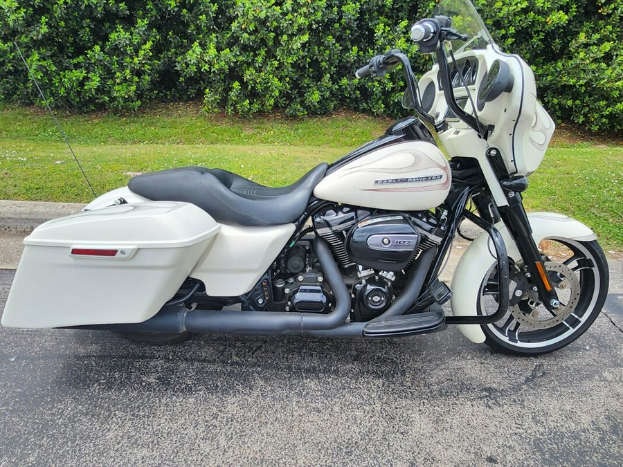 FLHXS 2018 Street Glide Special