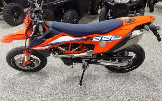 2024 KTM 690 SMC R