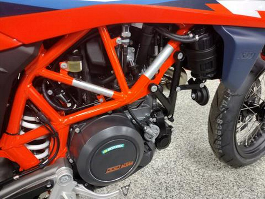 2024 KTM 690 SMC R