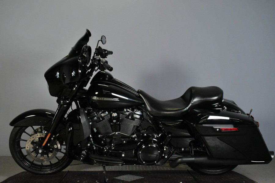 2018 Harley-Davidson Street Glide Special FLHXS