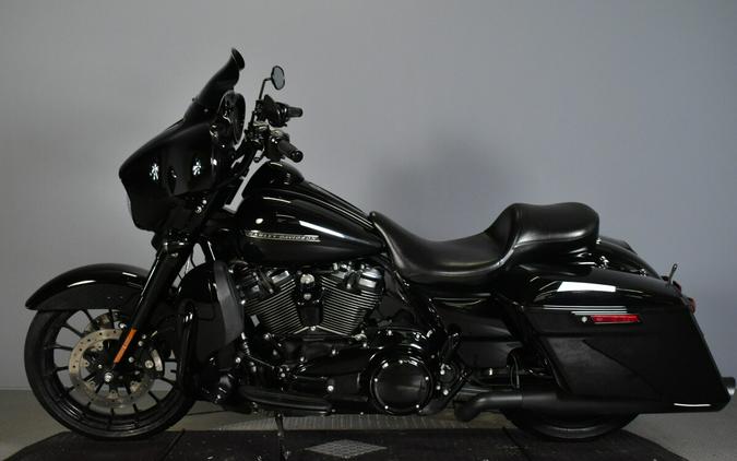 2018 Harley-Davidson Street Glide Special FLHXS