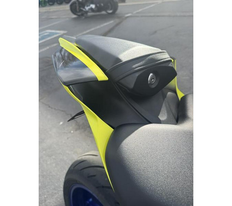 2025 Yamaha R7 Rossi Edition