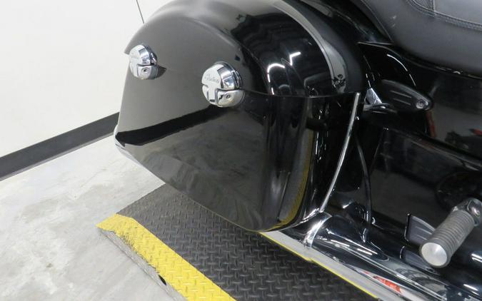 2017 Indian Motorcycle® Chieftain® Limited Thunder Black