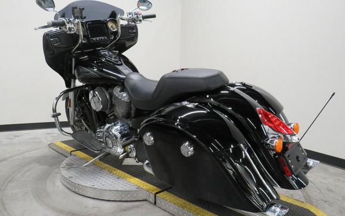 2017 Indian Motorcycle® Chieftain® Limited Thunder Black