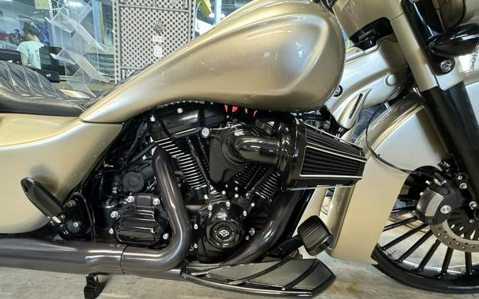 2017 Harley-Davidson® FLHXS - Street Glide® Special