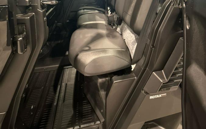 2026 Can-Am Defender MAX XT CAB HD11