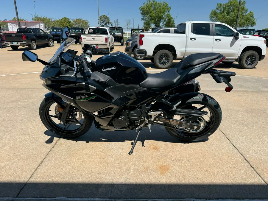 2024 Kawasaki Ninja 500 Base