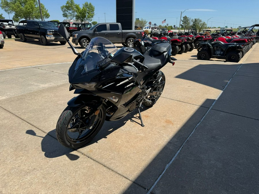 2024 Kawasaki Ninja 500 Base