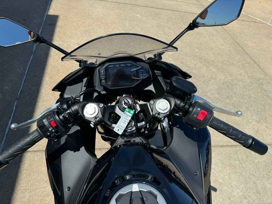 2024 Kawasaki Ninja 500 Base