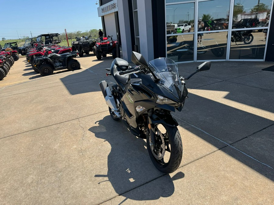 2024 Kawasaki Ninja 500 Base