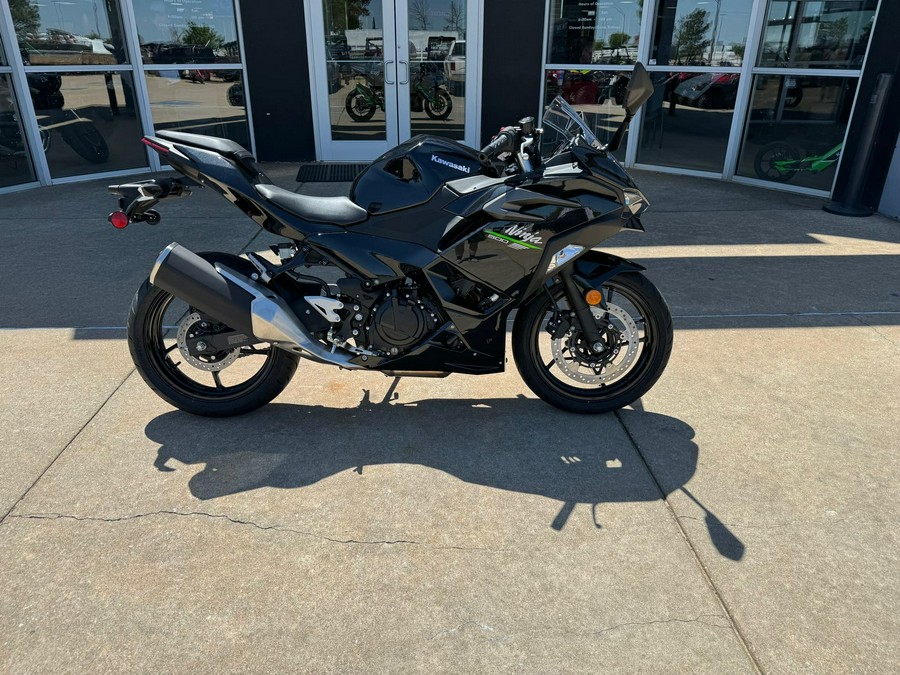 2024 Kawasaki Ninja 500 Base