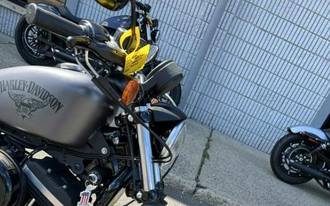 2016 Harley-Davidson® XL883N - Sportster® Iron 883™