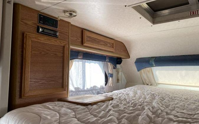 Used 1994 LANCE 880