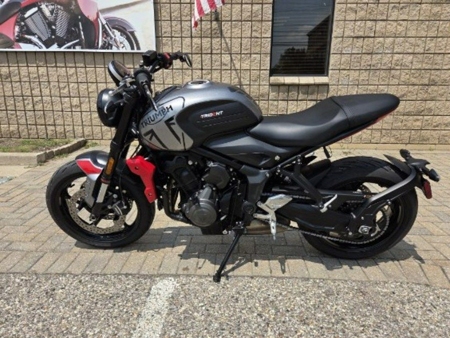 2024 Triumph Trident 660 Silver Ice/Diablo Red