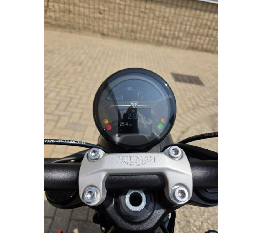 2024 Triumph Trident 660 Silver Ice/Diablo Red
