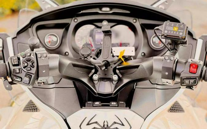 2014 Can-Am® Spyder® RT-S SM6