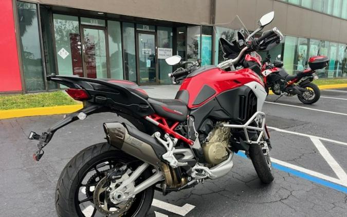 2022 Ducati Multistrada V4S Ducati Red / Alloy Wheels