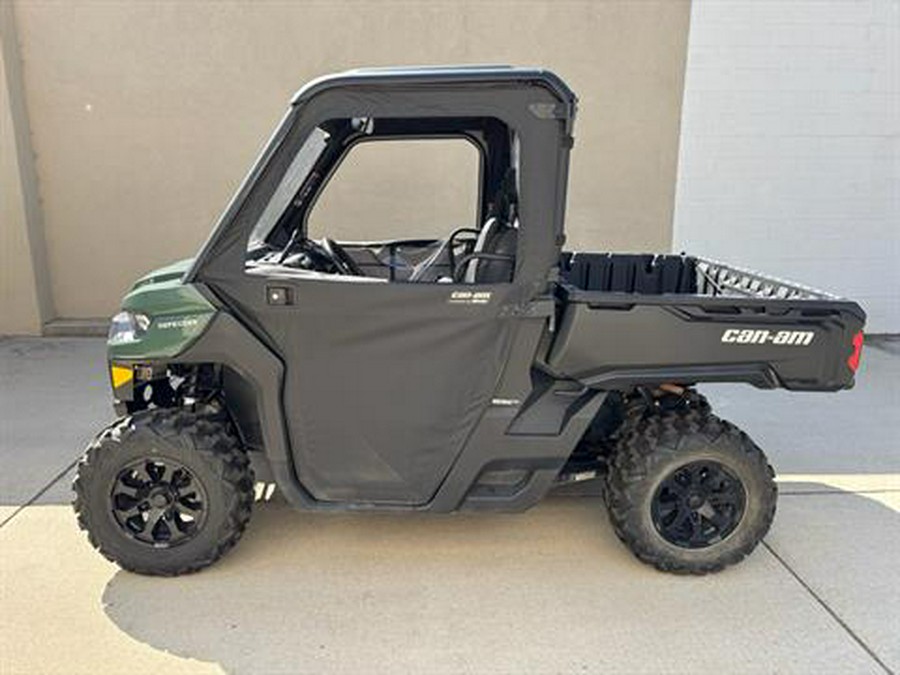 2023 Can-Am Defender DPS HD7