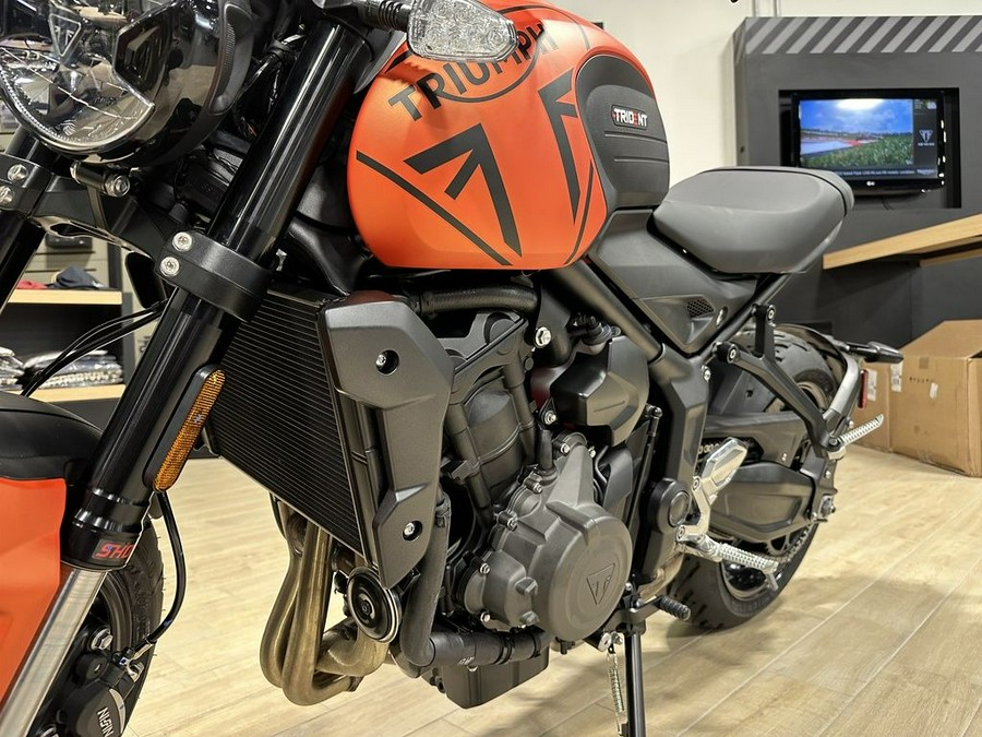 2023 Triumph Trident 660 Matte Baja Orange / Matte Storm Grey