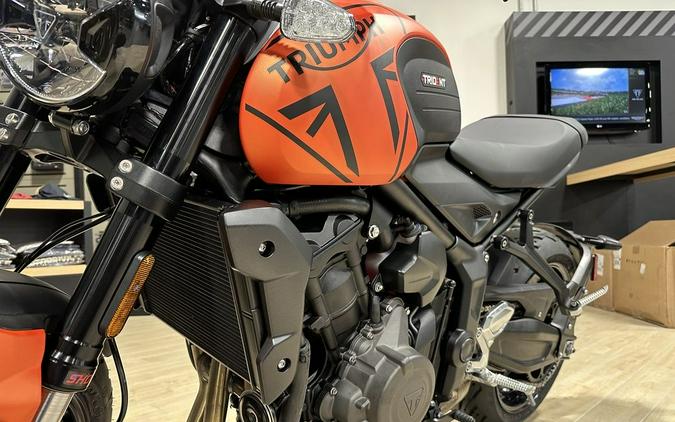 2023 Triumph Trident 660 Matte Baja Orange / Matte Storm Grey