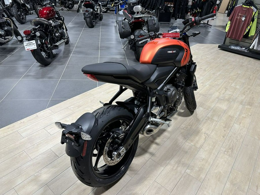 2023 Triumph Trident 660 Matte Baja Orange / Matte Storm Grey