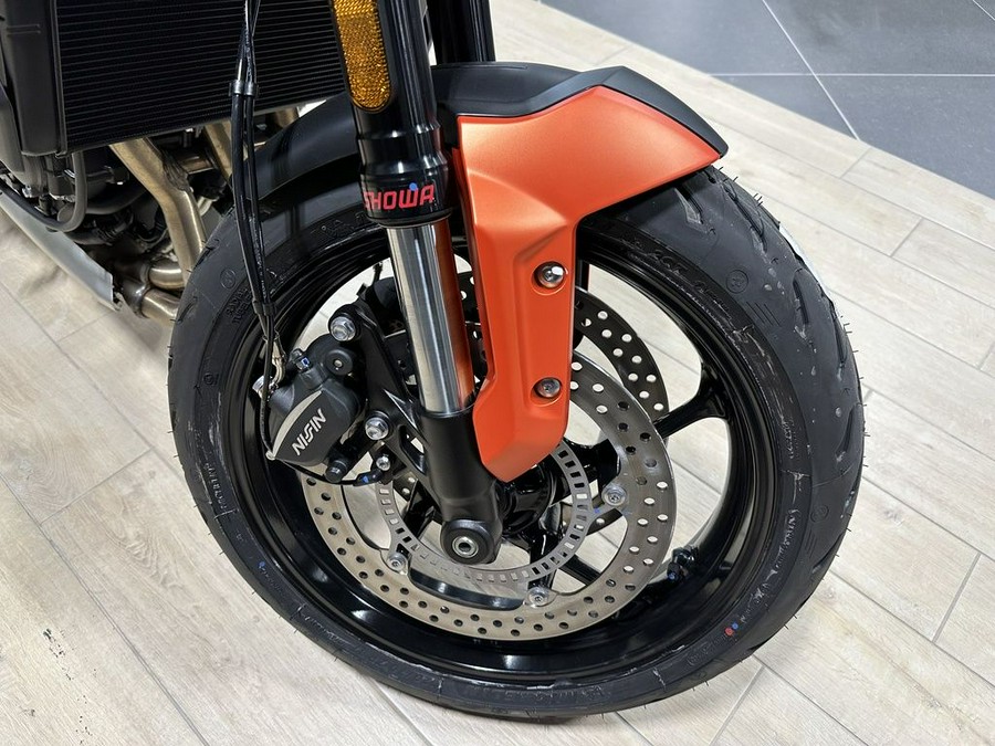 2023 Triumph Trident 660 Matte Baja Orange / Matte Storm Grey