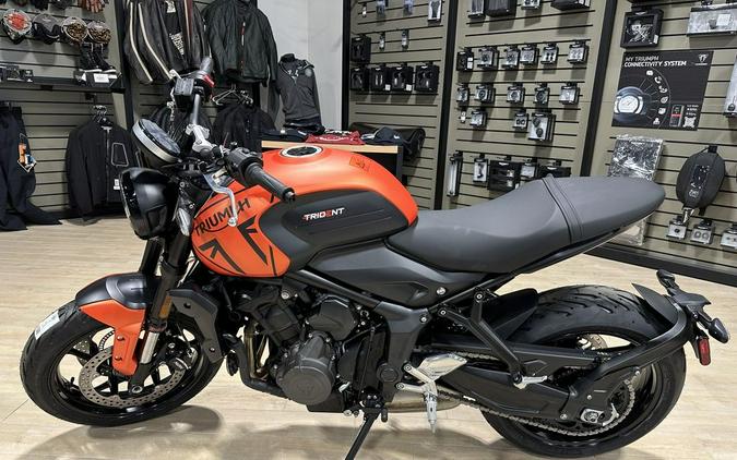 2023 Triumph Trident 660 Matte Baja Orange / Matte Storm Grey