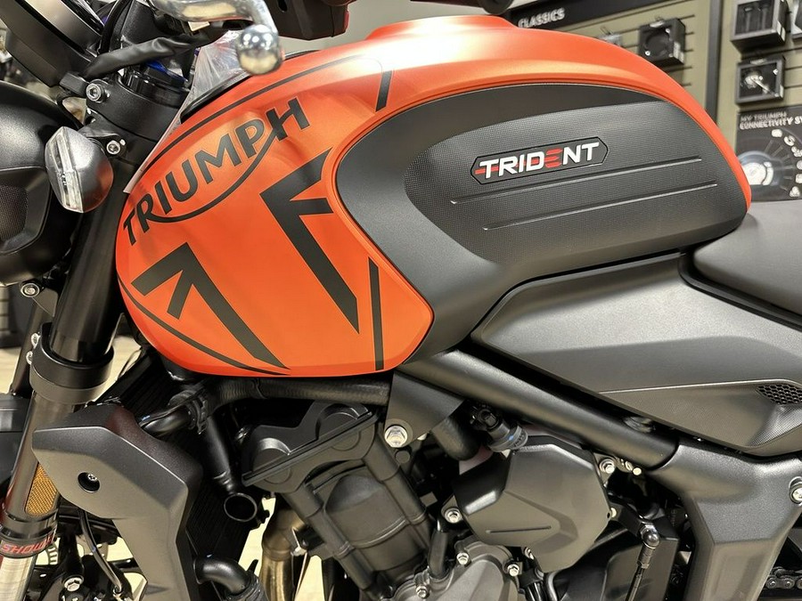 2023 Triumph Trident 660 Matte Baja Orange / Matte Storm Grey