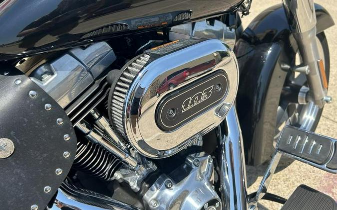 2016 Harley-Davidson® FLD - Dyna® Switchback™