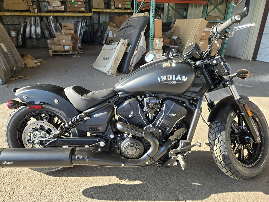 2025 INDIAN MOTORCYCLE SCOUT BOBBER LIMITED WITH TECHNOLOGY PACKAGE