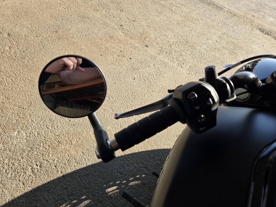 2025 INDIAN MOTORCYCLE SCOUT BOBBER LIMITED WITH TECHNOLOGY PACKAGE