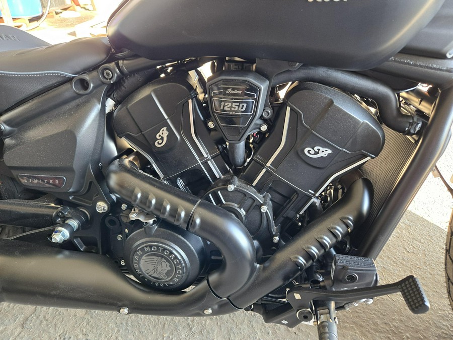 2025 INDIAN MOTORCYCLE SCOUT BOBBER LIMITED WITH TECHNOLOGY PACKAGE