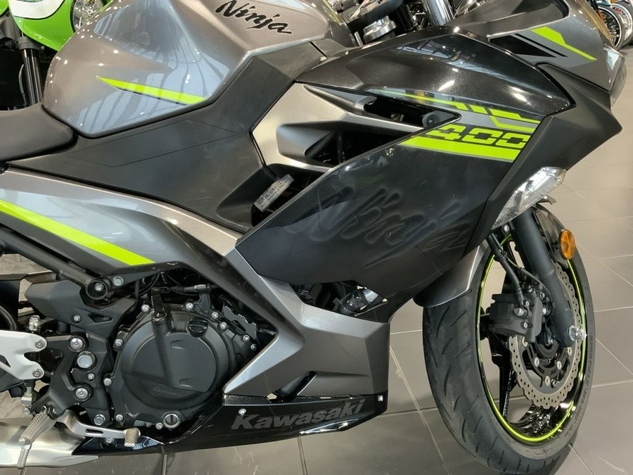 2021 Kawasaki Ninja® 400 ABS Metallic Gray/Metallic Magnetic Dark Gray