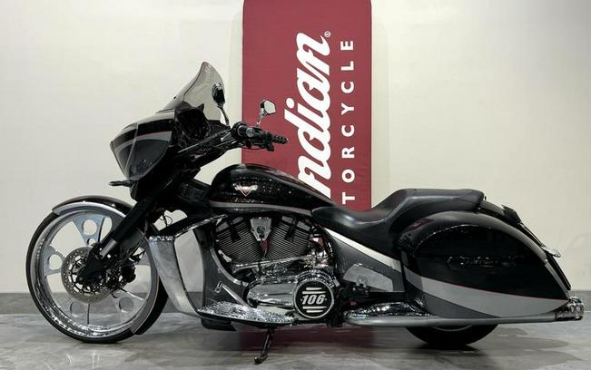 2015 Victory Motorcycles® Magnum™ Metasheen Black over Super Steel Gray