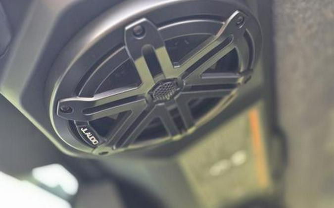 2026 Can-Am Defender MAX Limited HD11