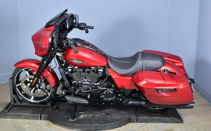 2025 Harley-Davidson Street Glide Brilliant Red
