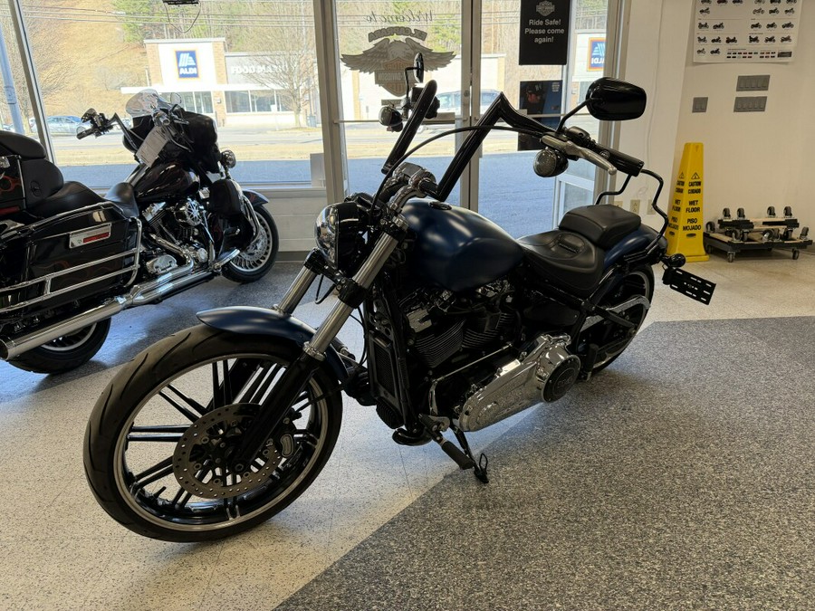 2018 Harley-Davidson® 115th Anniversary Breakout® 114 Legend Blue Denim