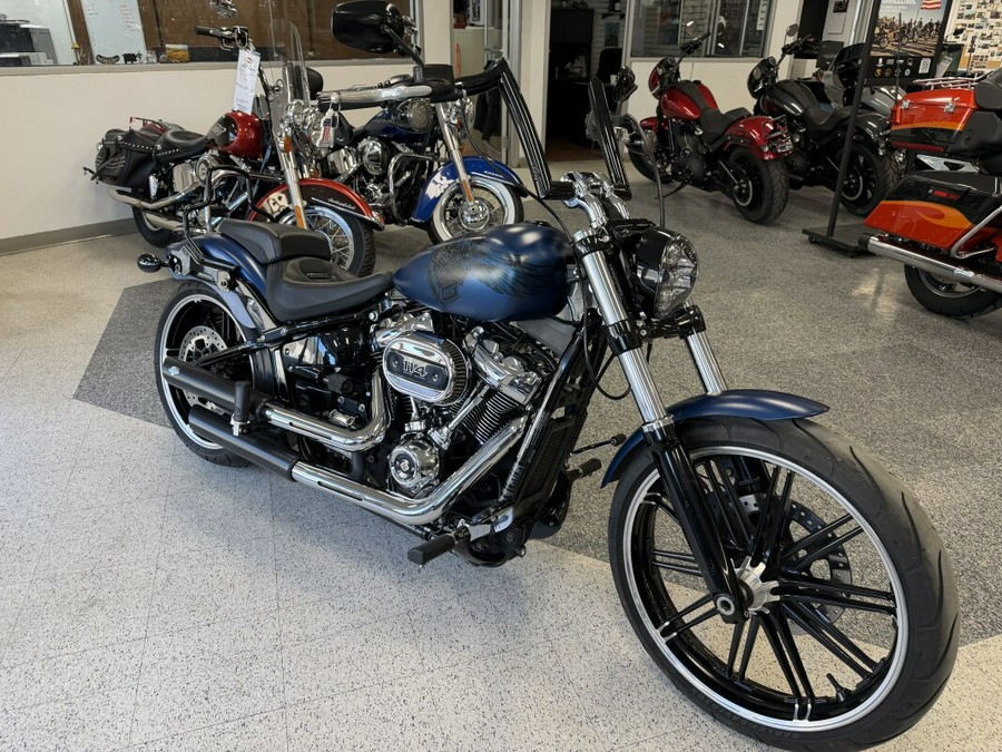 2018 Harley-Davidson® 115th Anniversary Breakout® 114 Legend Blue Denim