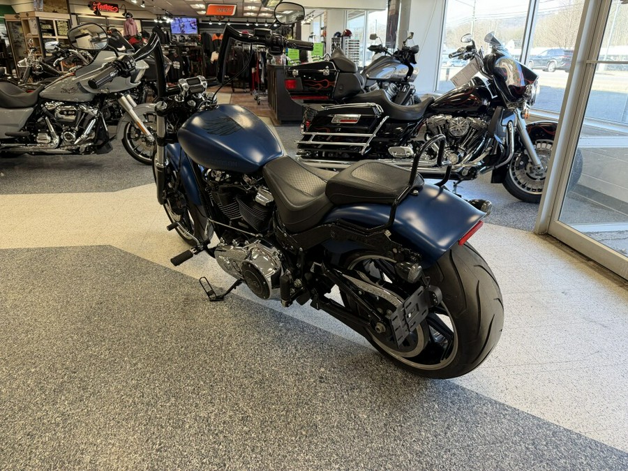 2018 Harley-Davidson® 115th Anniversary Breakout® 114 Legend Blue Denim