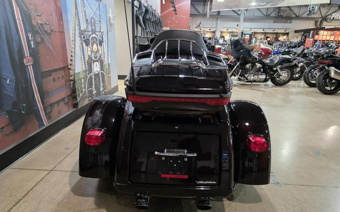 2014 Harley-Davidson Tri Glide Ultra FLHTCUTG