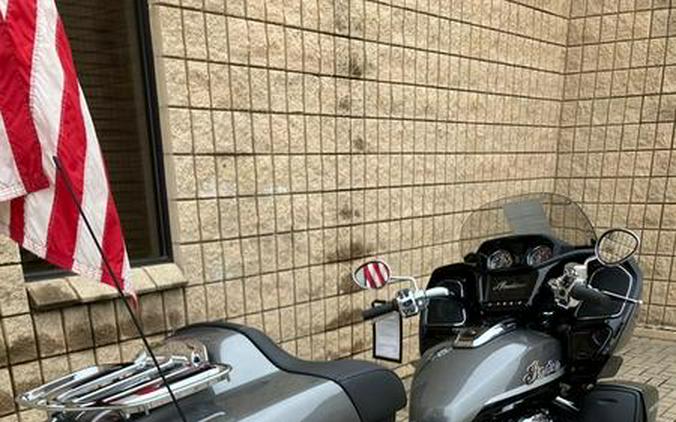 2024 Indian Motorcycle® Pursuit® Limited® with PowerBand Audio Package Titanium/Black Metallic