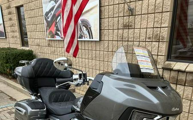 2024 Indian Motorcycle® Pursuit® Limited® with PowerBand Audio Package Titanium/Black Metallic