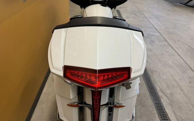 2016 Victory Motorcycles Cross Country Tour Two-Tone White Pearl And Gray
