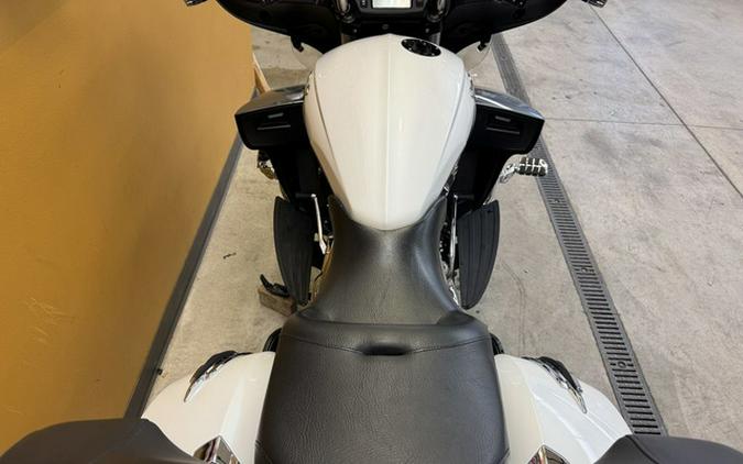 2016 Victory Motorcycles Cross Country Tour Two-Tone White Pearl And Gray