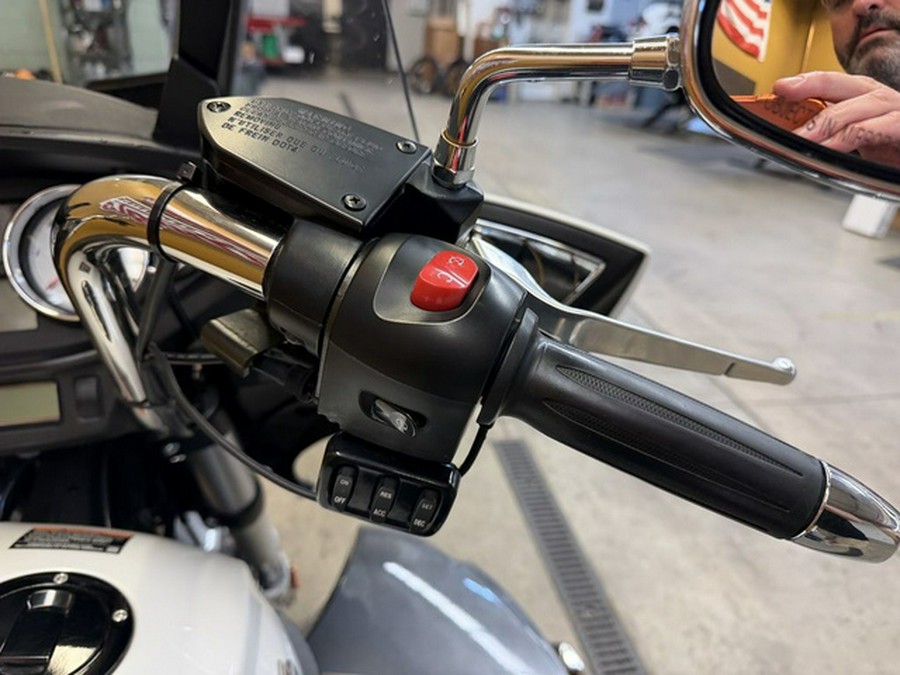 2016 Victory Motorcycles Cross Country Tour Two-Tone White Pearl And Gray