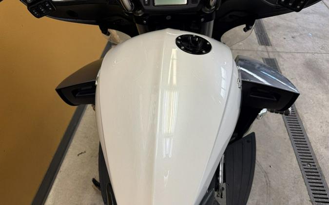 2016 Victory Motorcycles Cross Country Tour Two-Tone White Pearl And Gray