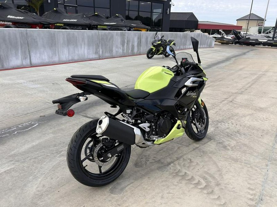 2026 Kawasaki Ninja® 500 ABS Metallic Yellowish Green/Ebony