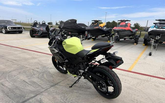 2026 Kawasaki Ninja® 500 ABS Metallic Yellowish Green/Ebony