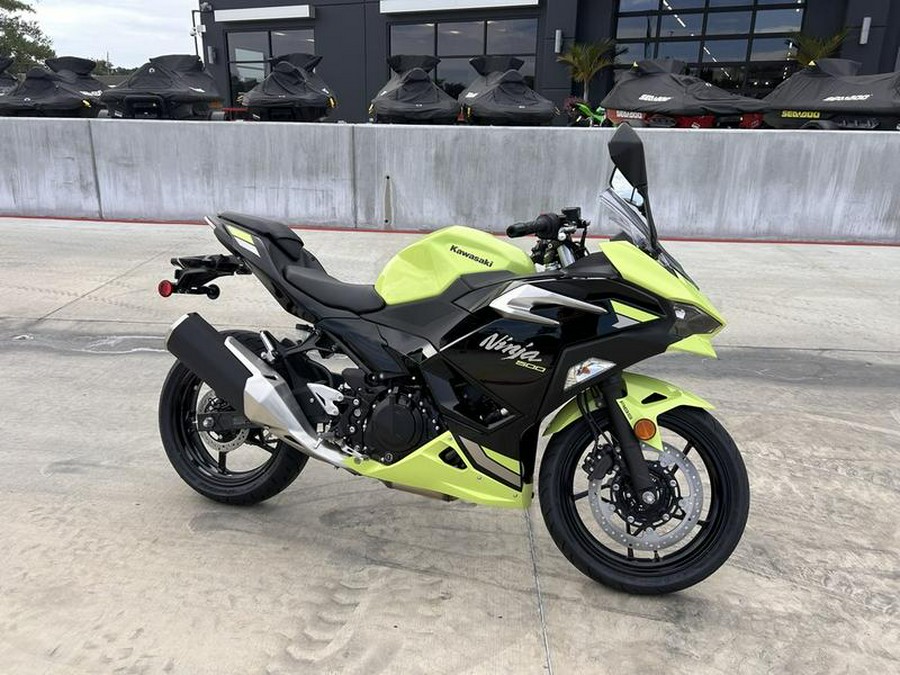2026 Kawasaki Ninja® 500 ABS Metallic Yellowish Green/Ebony
