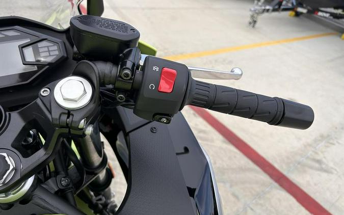 2026 Kawasaki Ninja® 500 ABS Metallic Yellowish Green/Ebony